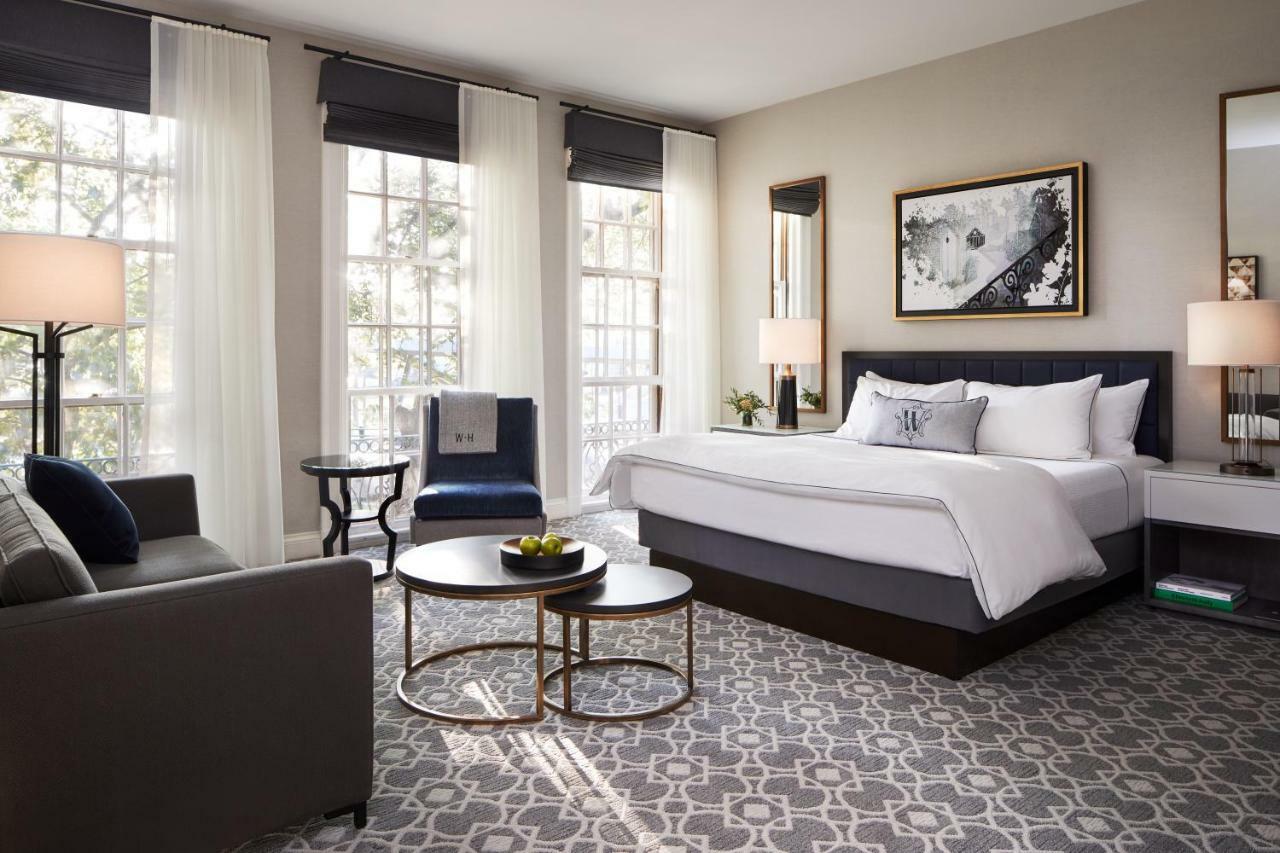 The Whitney Hotel Бостън Екстериор снимка A guest room at The St. Regis Boston