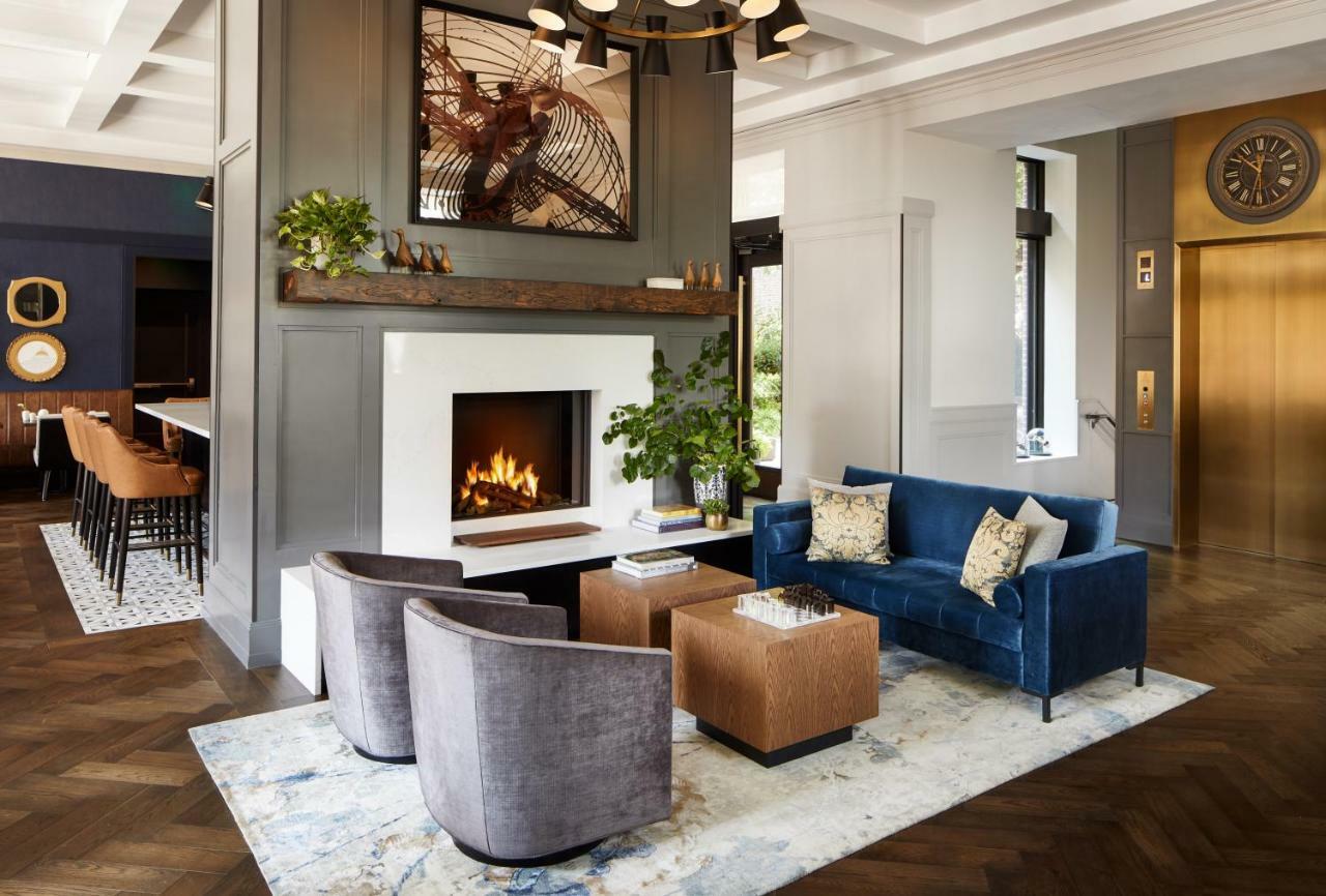 The Whitney Hotel Бостън Екстериор снимка The lounge at the 100 Lincoln Street