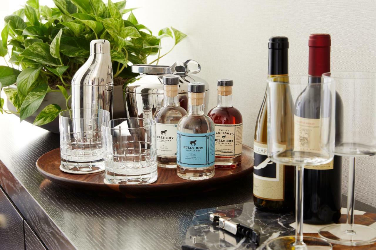 The Whitney Hotel Бостън Екстериор снимка A bar cart with a selection of liquor and wine