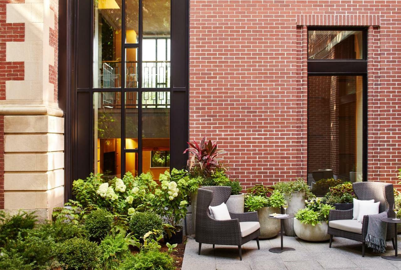 The Whitney Hotel Бостън Екстериор снимка The courtyard at the 100 East 53rd Street townhouse
