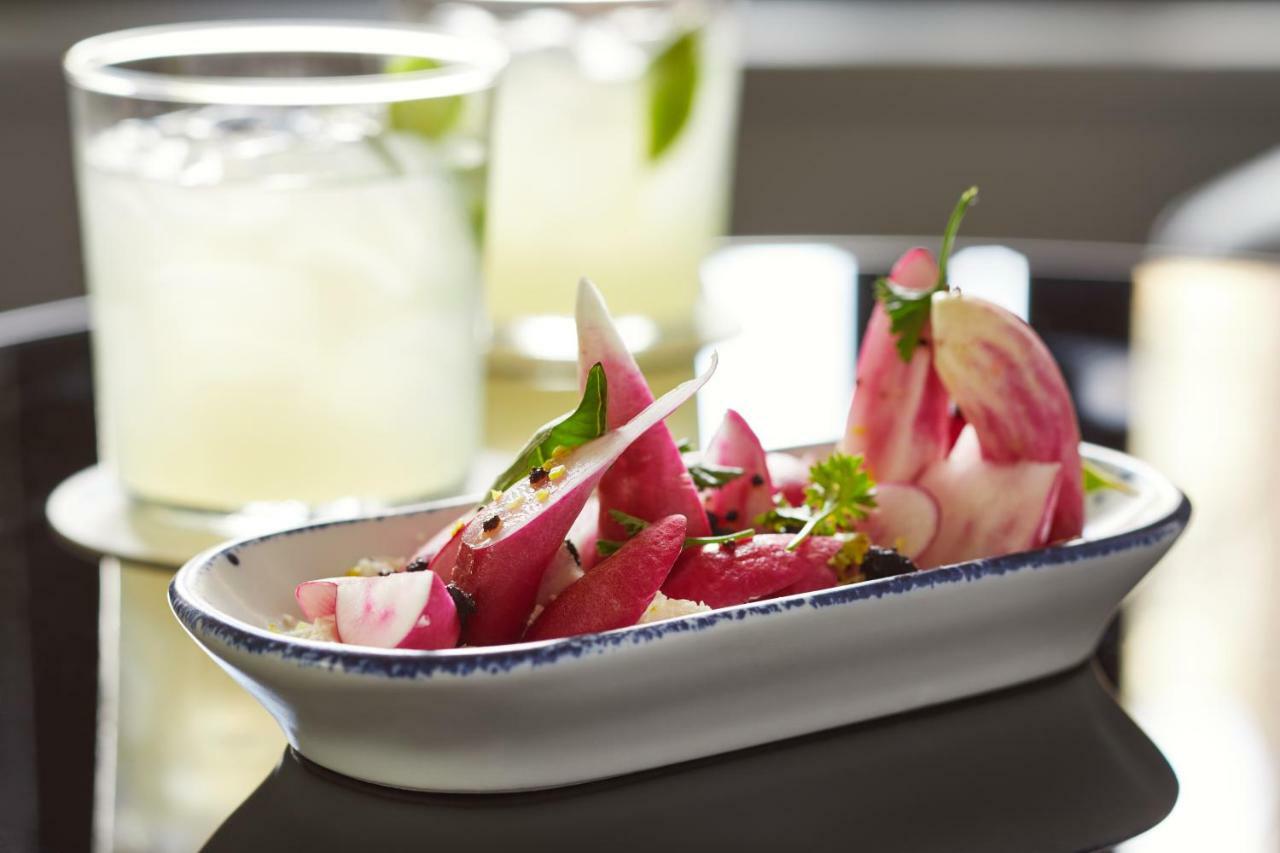 The Whitney Hotel Бостън Екстериор снимка A salad of dragon fruit