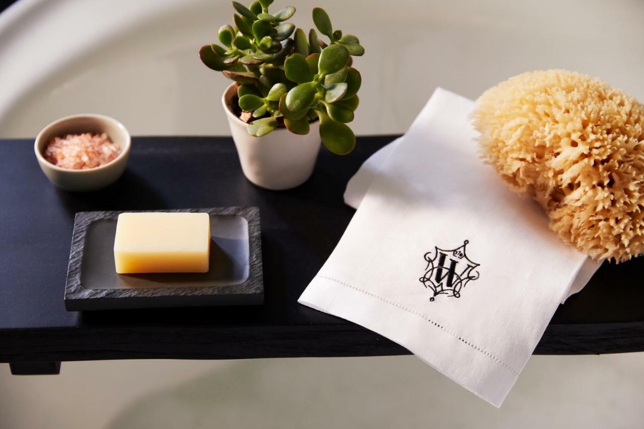 The Whitney Hotel Бостън Екстериор снимка A folded guest towel