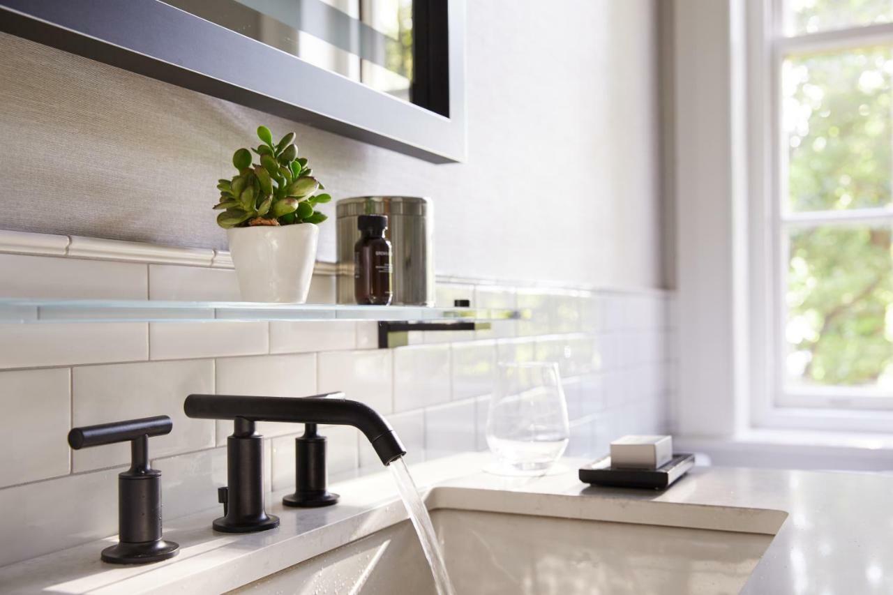The Whitney Hotel Бостън Екстериор снимка A widespread lavatory faucet
