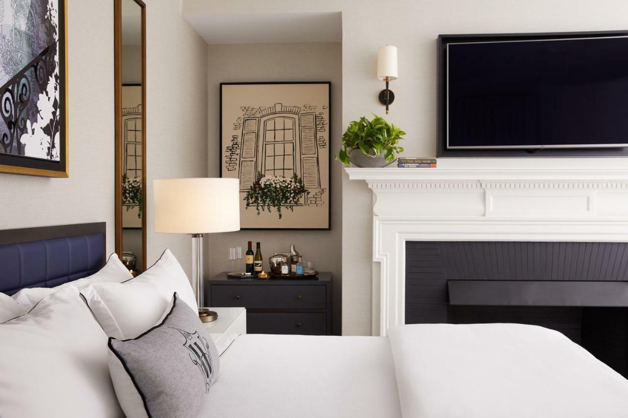 The Whitney Hotel Бостън Екстериор снимка A bedroom at the London West Hollywood
