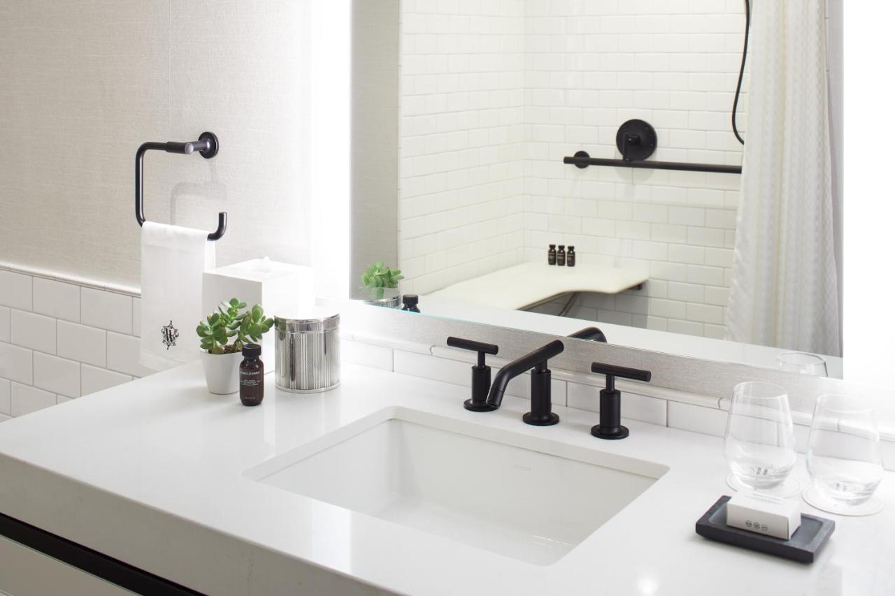 The Whitney Hotel Бостън Екстериор снимка Bathroom fixtures