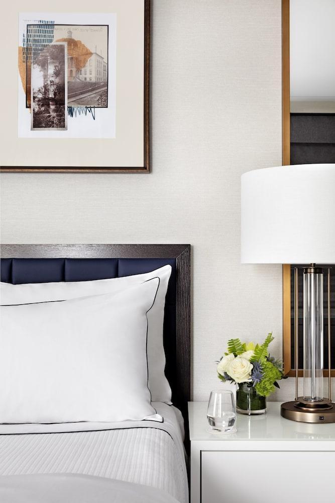 The Whitney Hotel Бостън Екстериор снимка A bed with a white bedsheet